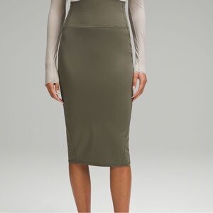 Nulu * Slim-Fit High Rise Skirt